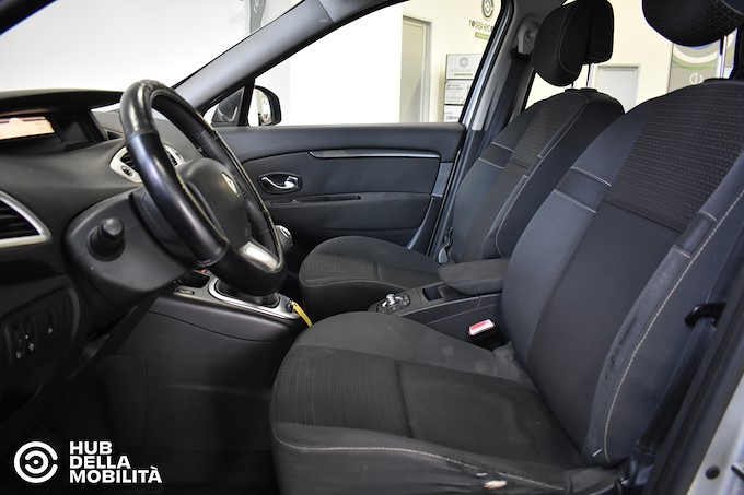 RENAULT Scénic 1.9 dCi 130CV Dynamique